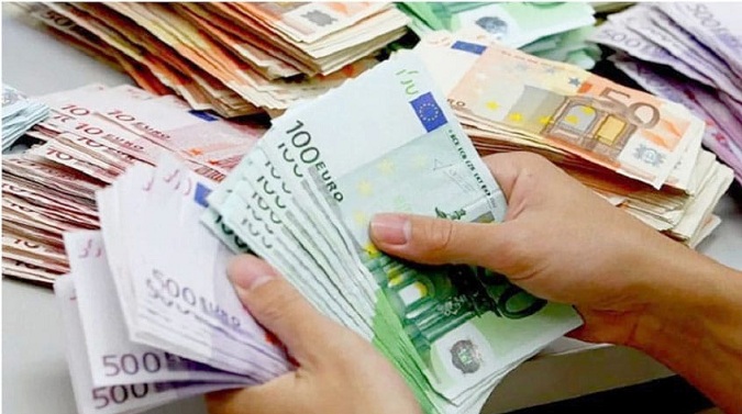 وفقا للمؤشرات الصادرة عن البنك المركزي التونسي..   عائدات العملة ترتفع إلى 2,1 مليار دينار والأوراق النقدية والقطع المعدنية بنسبة 17,3 %